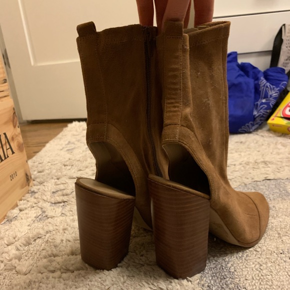 Soft Suede Aldo Heels (8.5/39) - Picture 5 of 5